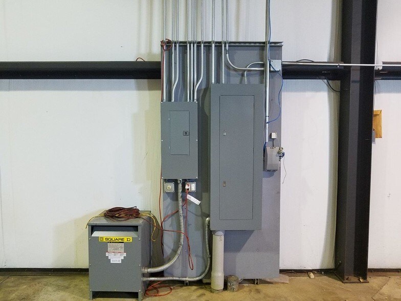 More Photos Of 6703 Rickyval St, Weston Warehouse For Lease