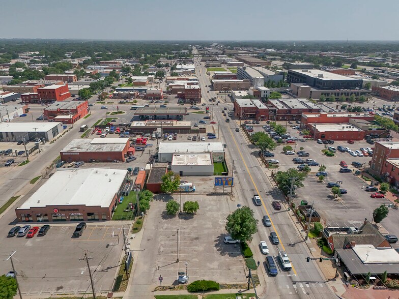 More Photos Of 130 N Washington Ave, Wichita General Retail For Sale