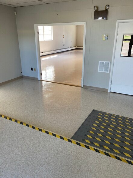 More Photos Of 448 Whitehead Rd, Hamilton Storefront Retail Office For Lease