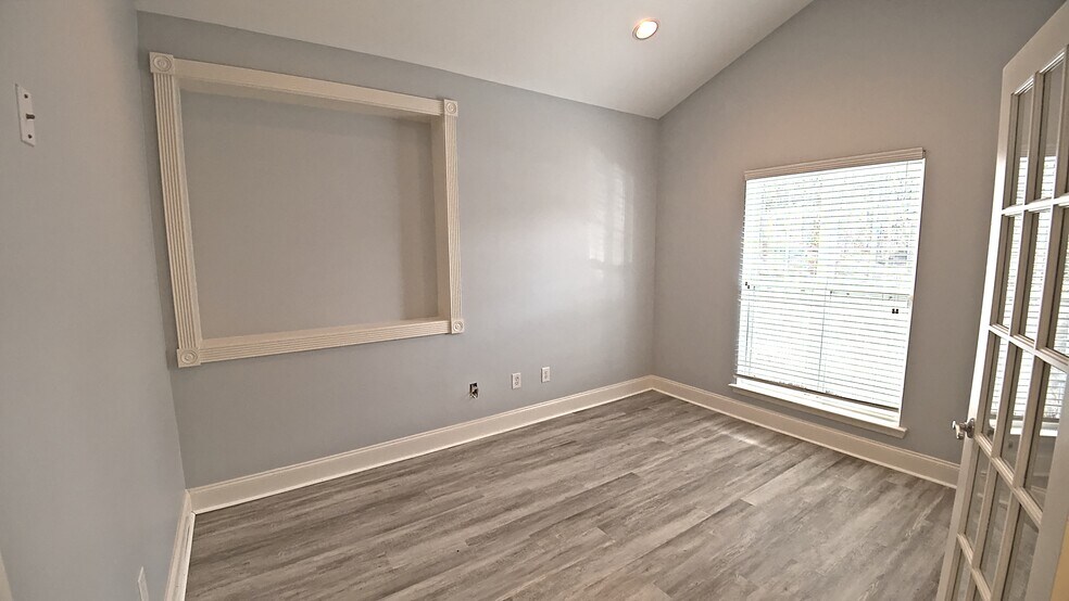 More Photos Of 239-243 River Park North Dr, Woodstock Office For Sale