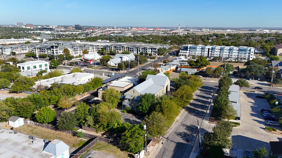 More Photos Of 242 W Sunset Rd, San Antonio Office For Sale