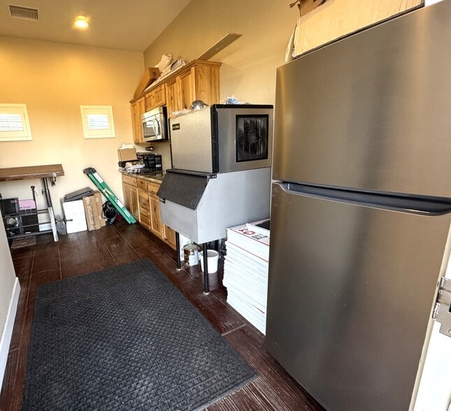 More Photos Of 710 N Ironwood Dr, Apache Junction Industrial For Sale