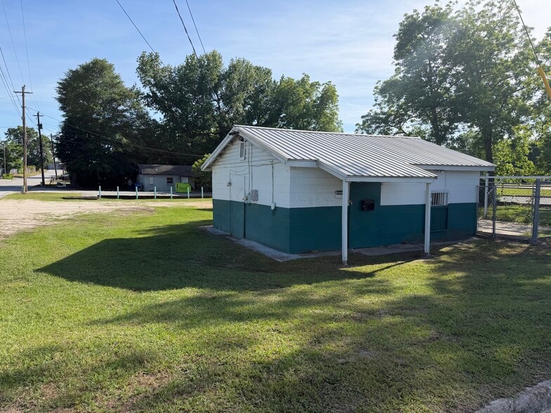 More Photos Of 4922 Veterans Pky, Columbus Industrial For Sale