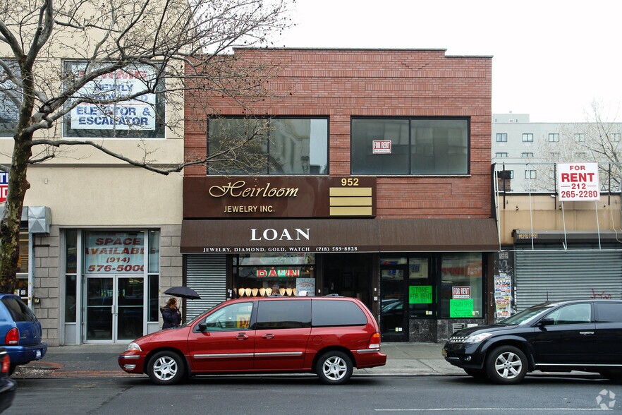 Primary Photo Of 952 Southern Blvd, Bronx Storefront Retail Office For Lease