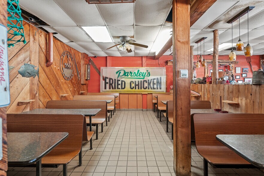 More Photos Of 313 W Cameron Ave, Rockdale Freestanding For Sale