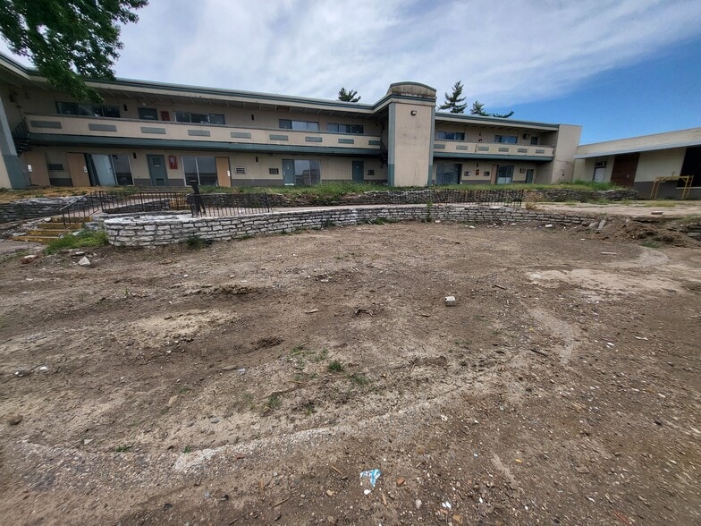 More Photos Of 7350 N Hanley Rd, Hazelwood Hotel For Sale