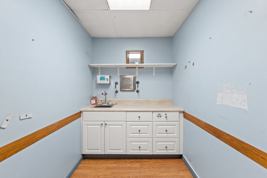 More Photos Of 215 W 6th St, Panama City Medical For Lease