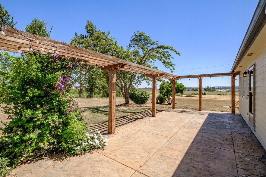 More Photos Of 10845 Brateng Rd, Monmouth Winery Vineyard For Sale