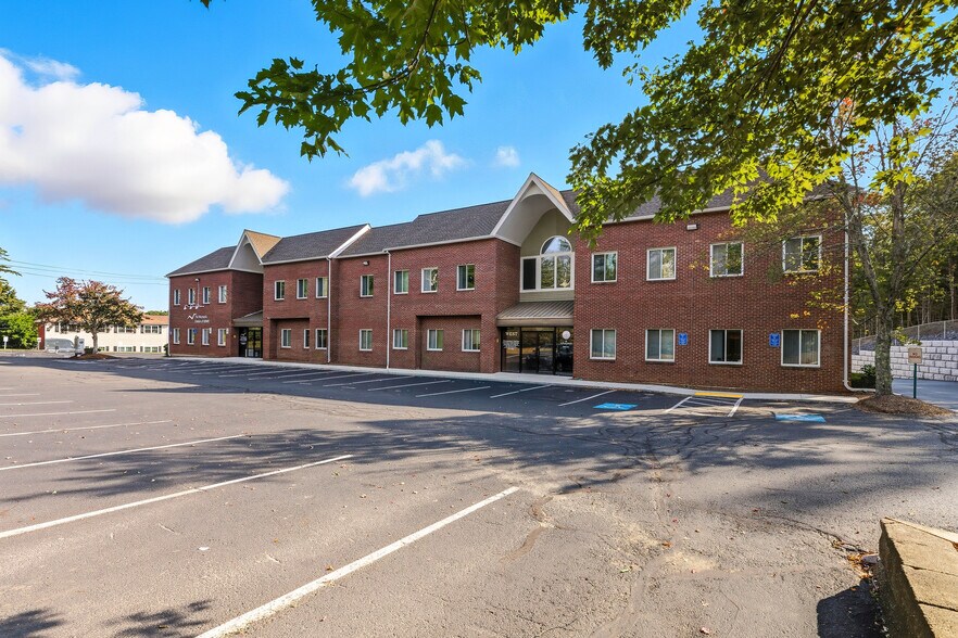 More Photos Of 118 Long Pond Rd, Plymouth Medical For Lease