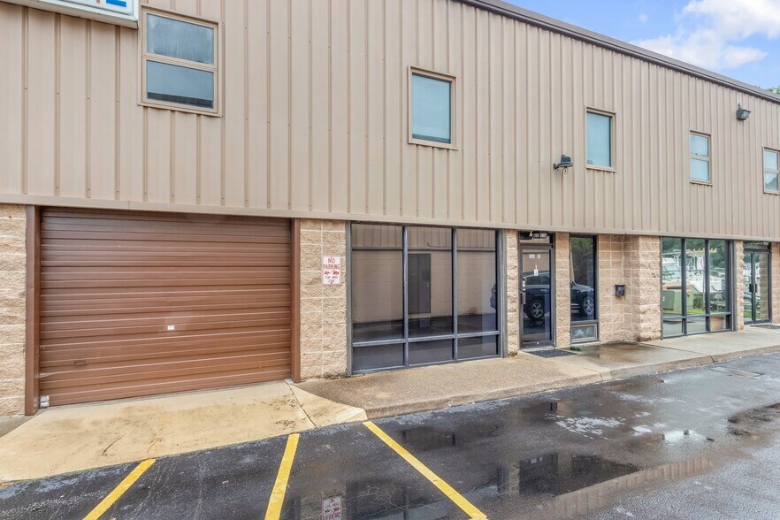 Primary Photo Of 105 S First Colonial Rd, Virginia Beach Flex For Lease