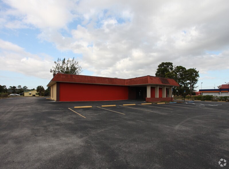 More Photos Of 3745 S Military Trl, Lake Worth Restaurant For Lease