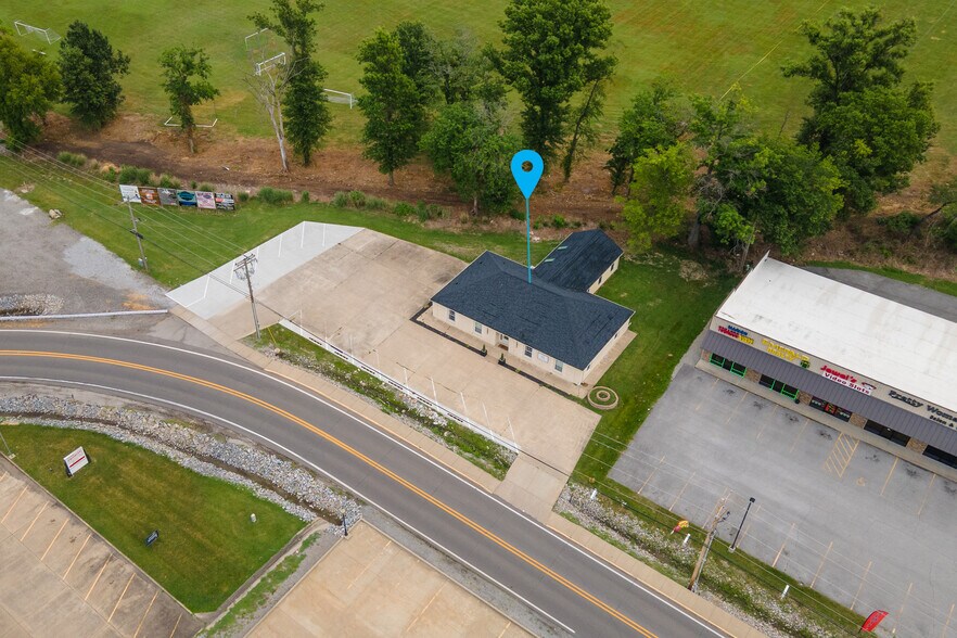 More Photos Of 709 N Carbon St, Marion Flex For Sale