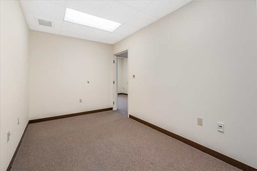 More Photos Of 7 Route 101A, Amherst Medical For Sale
