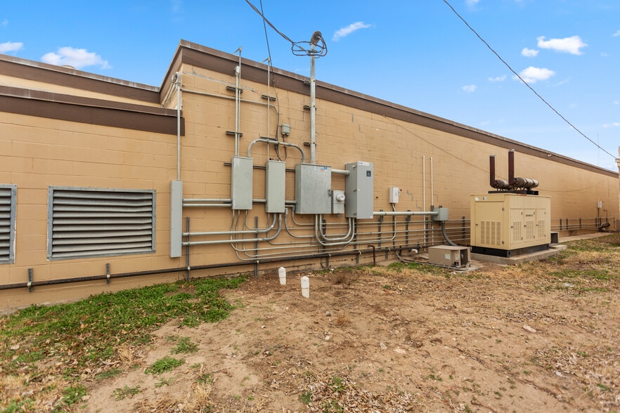 More Photos Of 101 E Commercial St, Miami General Retail For Sale