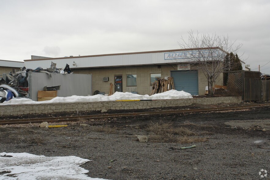 More Photos Of 908 N Lake Rd, Spokane Flex For Sale