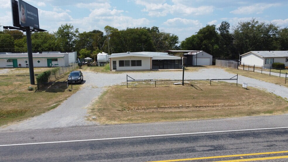 More Photos Of 4737 TX-91, Denison Showroom For Lease