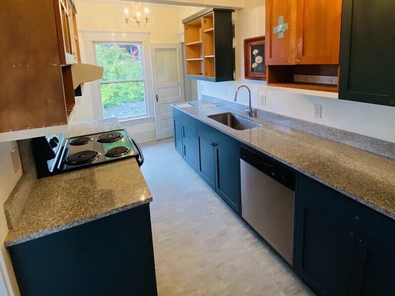 More Photos Of 814 E Howe St, Seattle Apartments For Sale