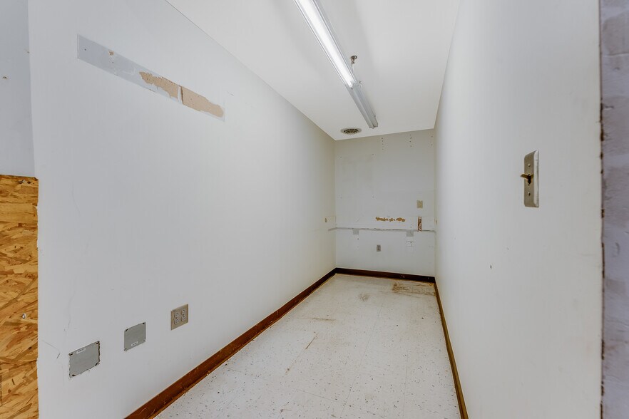 More Photos Of 19254 Seneca Trl, Marlinton Drugstore For Sale