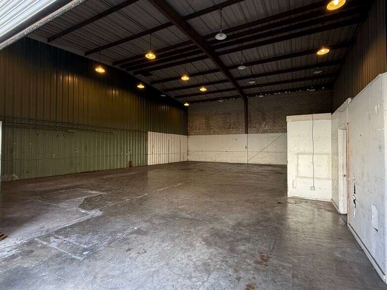 More Photos Of 3050 Ualena St, Honolulu Warehouse For Lease