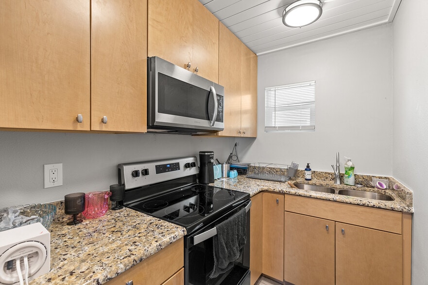 More Photos Of 10589 Seminole Blvd, Largo Apartments For Sale