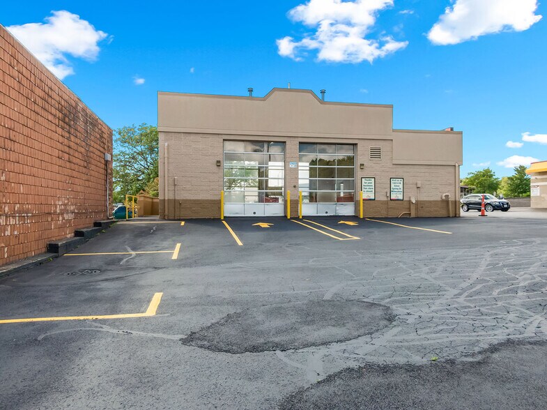 More Photos Of 8718 W Brown Deer Rd, Milwaukee Service Station For Sale
