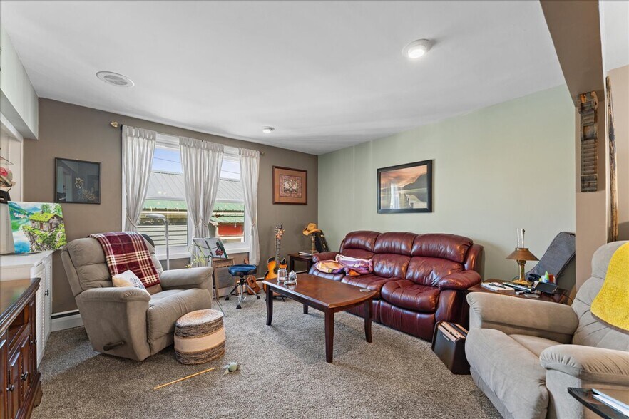 More Photos Of 517 Milwaukee St, Kewaunee General Retail For Sale