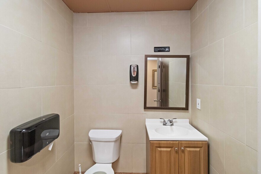 More Photos Of 362 W Dearborn St, Englewood Storefront For Sale