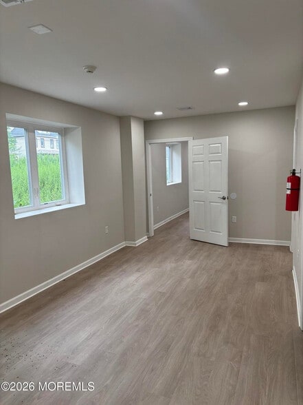 More Photos Of 1202 S Olden Ave, Hamilton Office For Sale