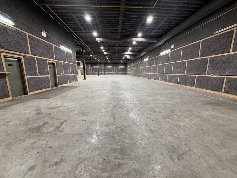 More Photos Of 1539 Covert St, Ridgewood Warehouse For Lease