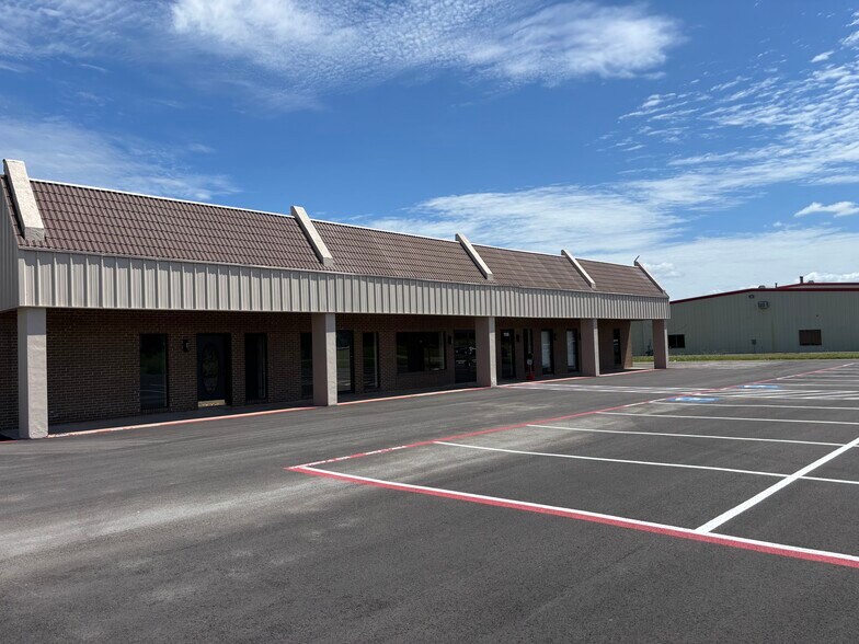 More Photos Of 1118 Interstate Highway 30, Greenville Storefront Retail Office For Lease