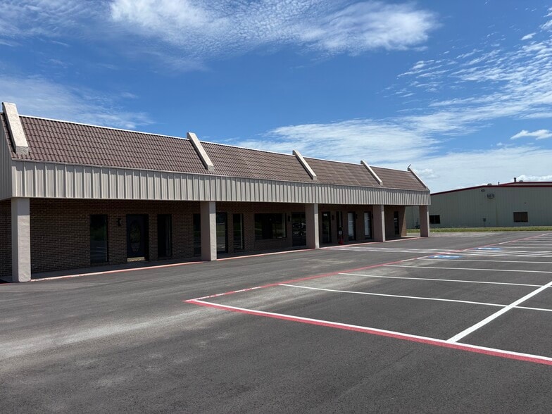 More Photos Of 1118 Interstate Highway 30, Greenville Storefront Retail Office For Lease