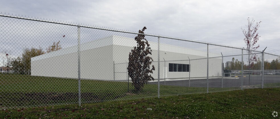 More Photos Of 4160 Hwy Desserte Sud Laval (A-440), Laval Industrial For Lease