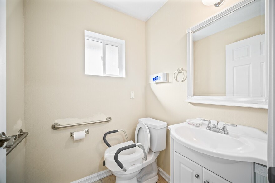 More Photos Of 3552 SE 65th Ave, Portland Skilled Nursing Facility For Sale