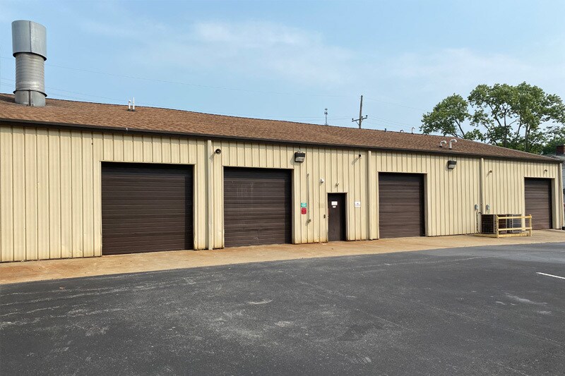 More Photos Of 411 Holmes St, Frankfort Light Distribution For Sale