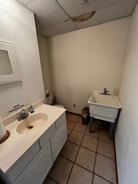 More Photos Of 404 Douglas Ave, Beaver Office For Sale