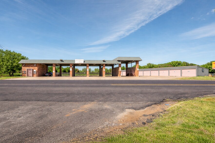 More Photos Of 1300 S Washington St, Pilot Point Carwash For Sale