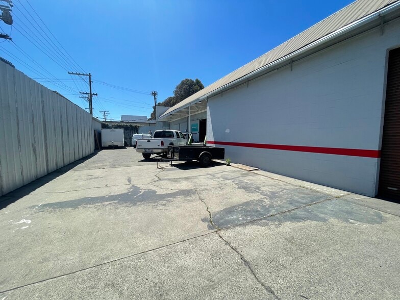 More Photos Of 3425 Ettie St, Oakland Warehouse For Lease