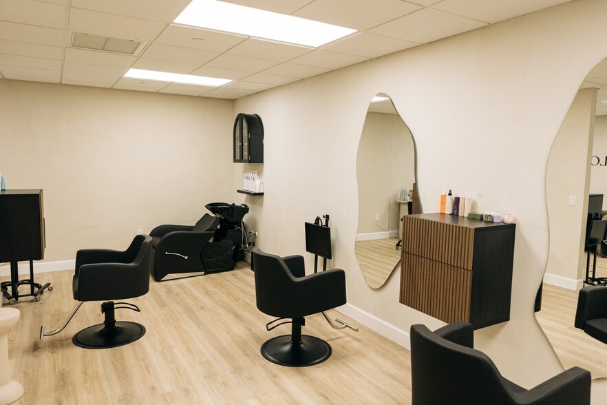 More Photos Of 5115 N Scottsdale Rd, Scottsdale Freestanding For Lease