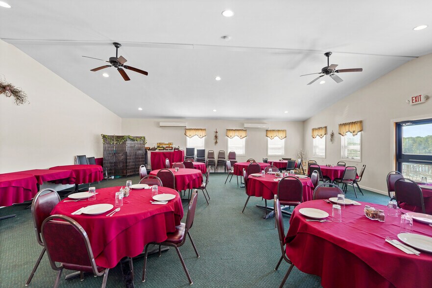 More Photos Of 60 Lake Lorain Rd, Poyntelle Restaurant For Sale