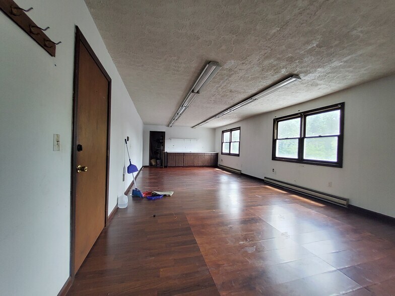 More Photos Of 382 Wolcott Rd, Wolcott Office For Lease