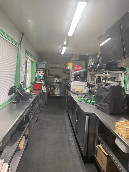 More Photos Of 94 E Route 66, Columbia Restaurant For Sale