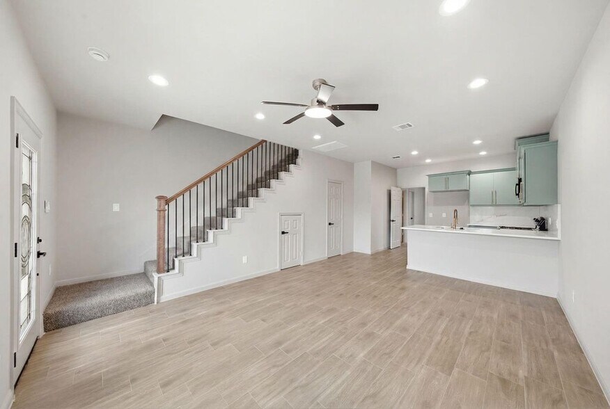 More Photos Of 10214 Carmencita Way, Houston Apartments For Sale