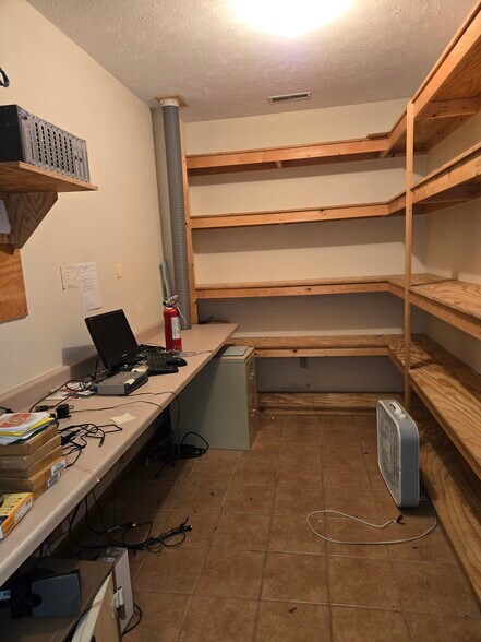 More Photos Of 211 IL-38, Rochelle Light Distribution For Sale