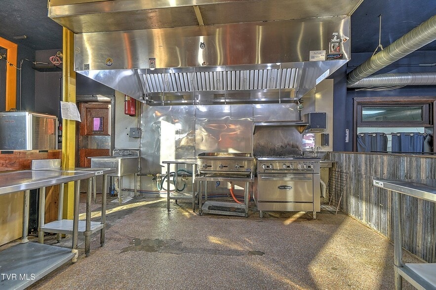 More Photos Of 171 Piedmont Ave, Bristol General Retail For Sale