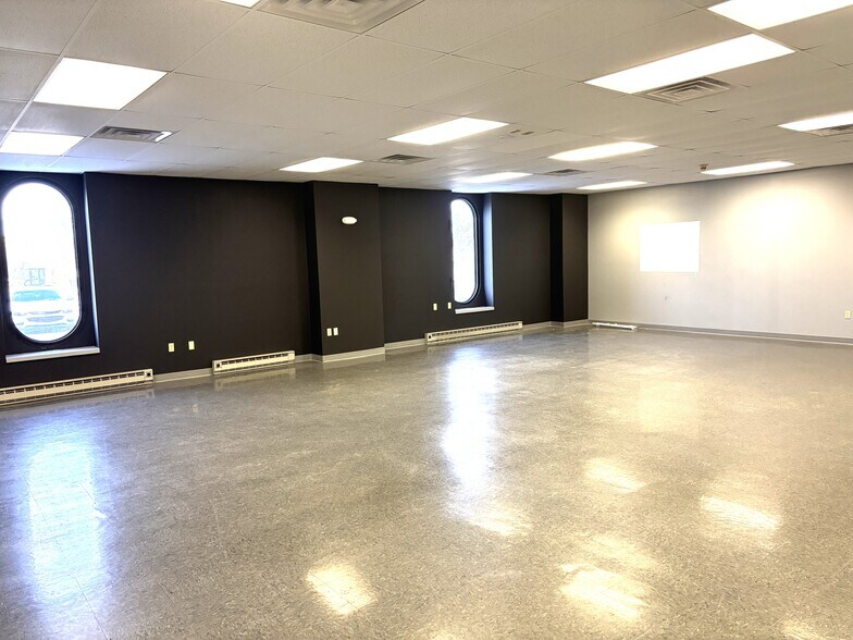 More Photos Of 225 N High St, Muncie Office For Sale