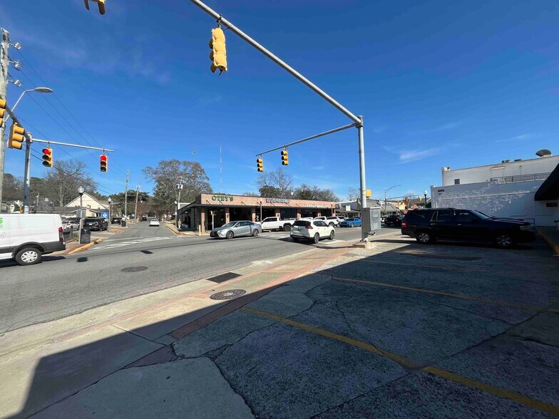 More Photos Of 921-931 Oxmoor Rd, Birmingham Freestanding For Lease