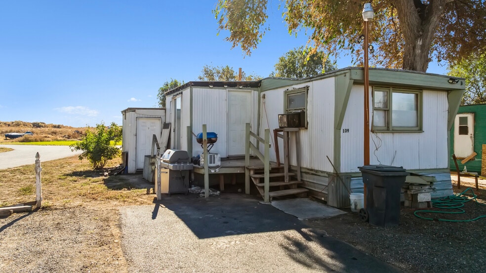 More Photos Of 6993 SE Road U, Warden Manufactured Housing Mobile Home Park For Sale