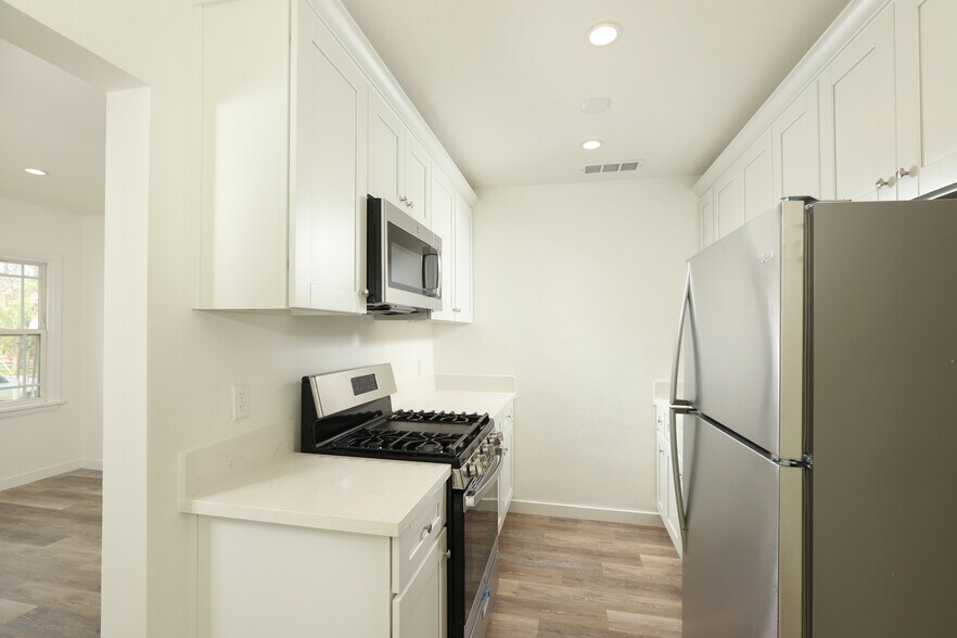 More Photos Of 1004 W Clark Ave, Burbank Apartments For Sale