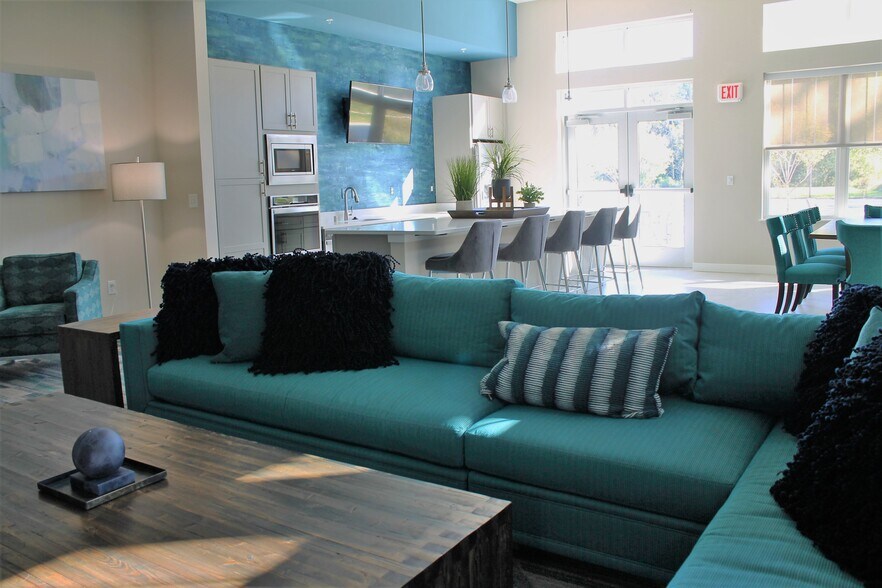 More Photos Of N72 W12727 Good Hope Rd, Menomonee Falls Apartments For Lease