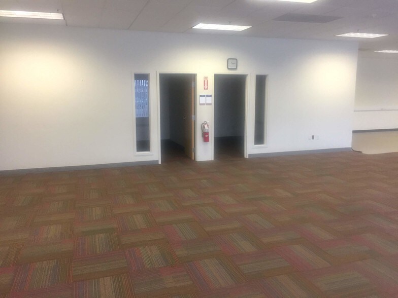 More Photos Of 57 Loring Ave, Salem Storefront Retail Office For Lease
